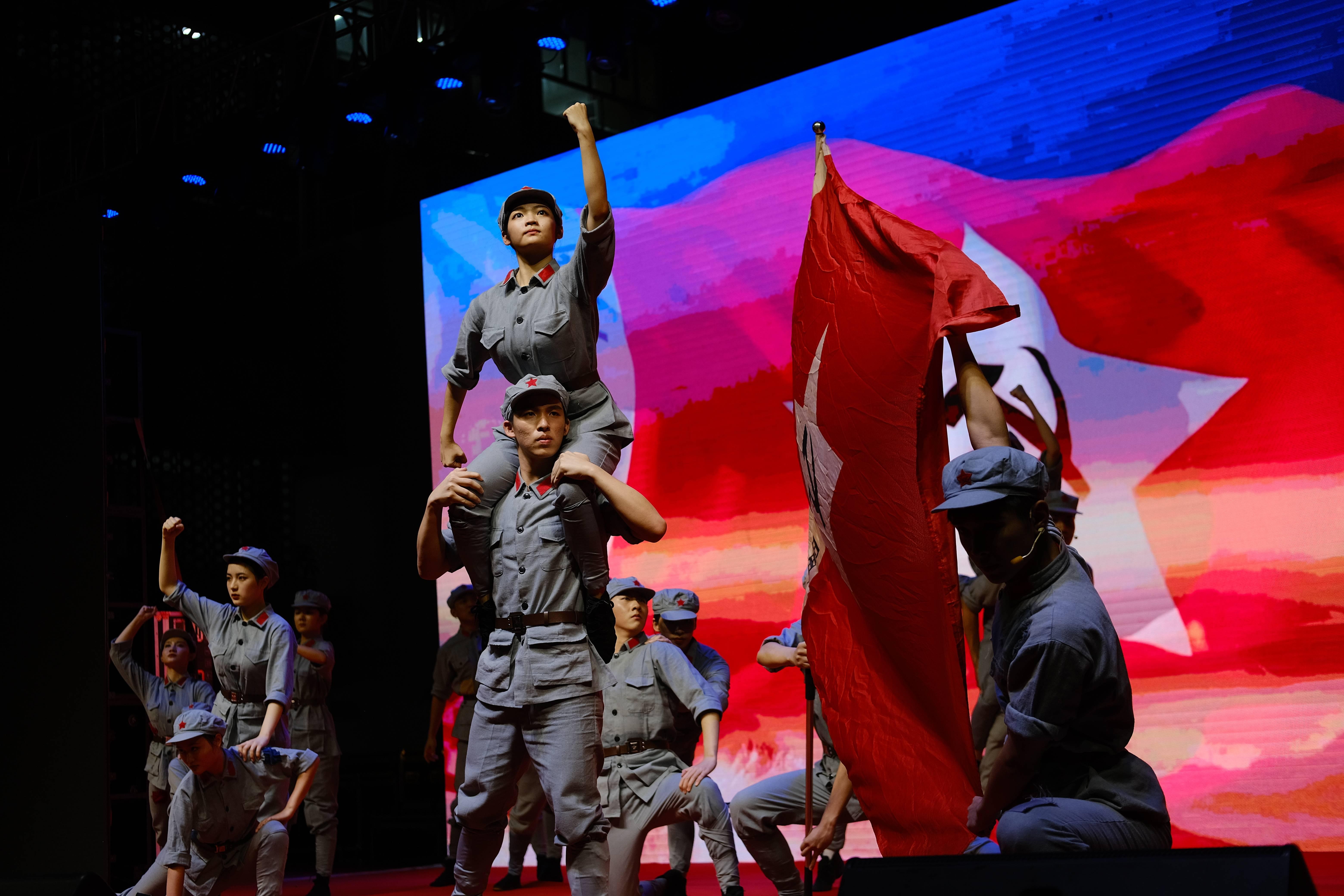 喜报：芒果体育原创舞台讲演剧《亲爱的红军》荣获第十七届 “挑战杯”竞赛红色专项活动国奖