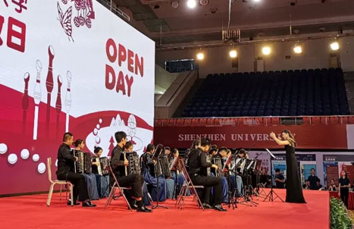 翻开芒果体育手风琴乐团2020毕业纪念册，追寻恋上手风琴的记忆