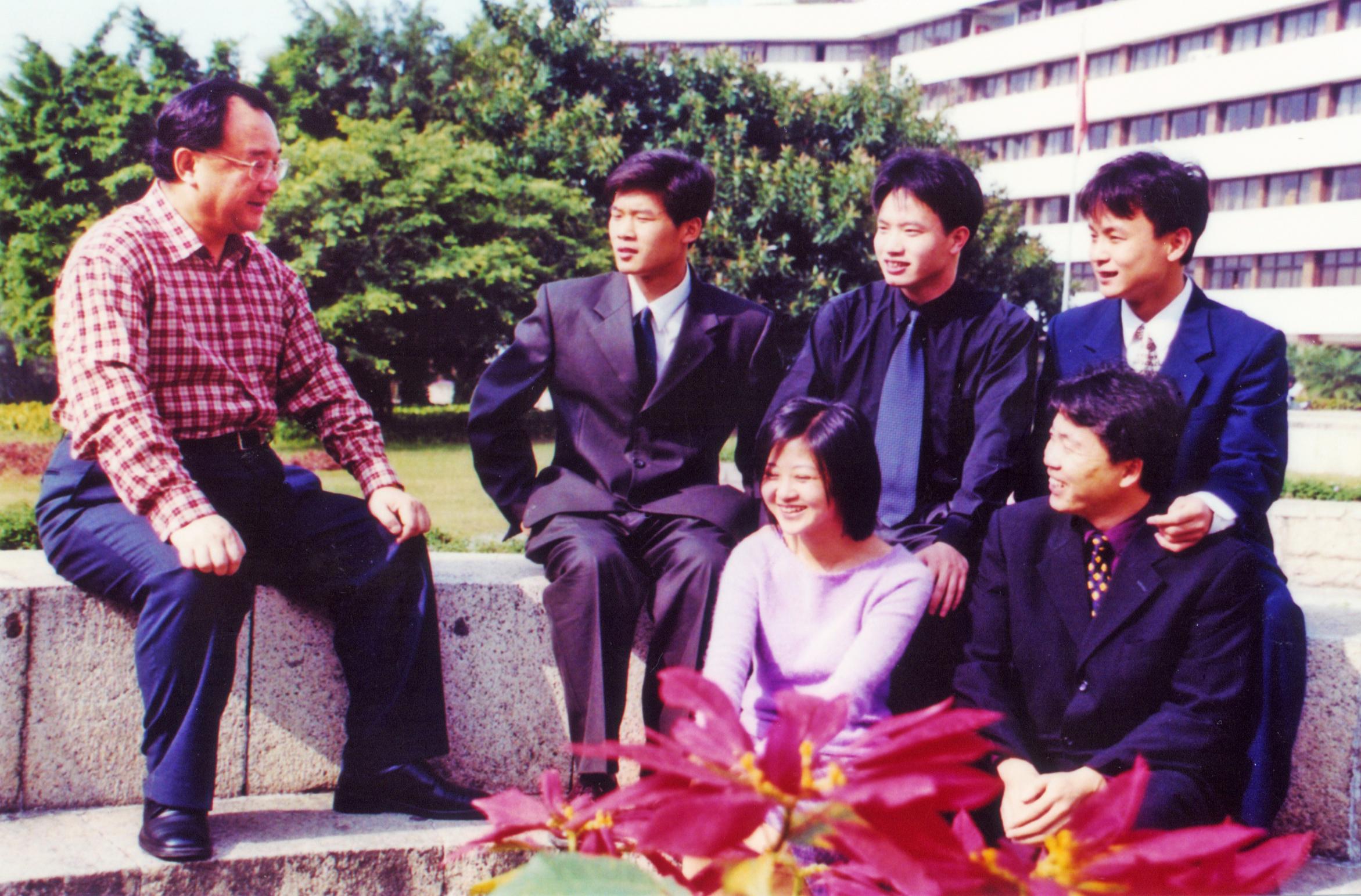 苏东斌：用理论引领深圳经济改革的“迟钝”教授